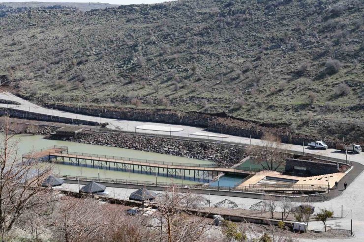 Zincidere Göleti su kanallarında 10 yılın temizliği yapılıyor