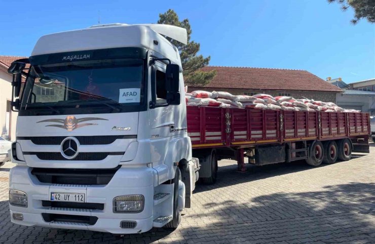 Afyonkarahisar’dan deprem bölgesindeki besicilere 27 tır ve 4 kamyon yem gönderildi