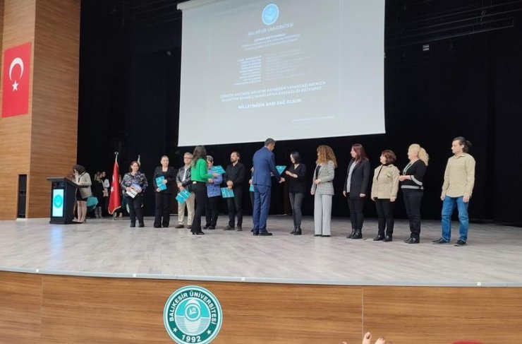 BAÜN’de deprem sonrası gönüllü çalışan personele teşekkür belgesi