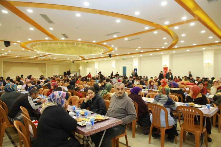 Başkan Kibar: "Her gün bin 300 vatandaşımız iftar soframızda buluşuyor"