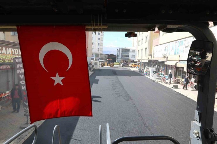 Iğdır Belediyesinden yol asfaltlama çalışması