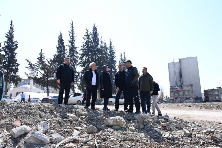 Yapımı tamamlanan 24 konteyner çarşı esnafa teslim edildi