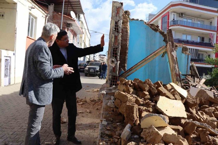 Nazilli’de metruk binaların yıkımına devam ediliyor