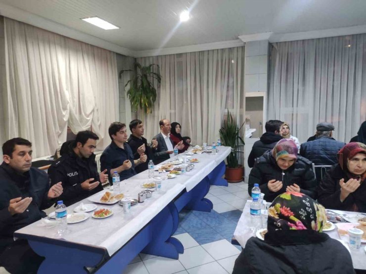 Şaphane’de depremzede ailelere, şehit yakınlarına ve gazilere iftar yemeği