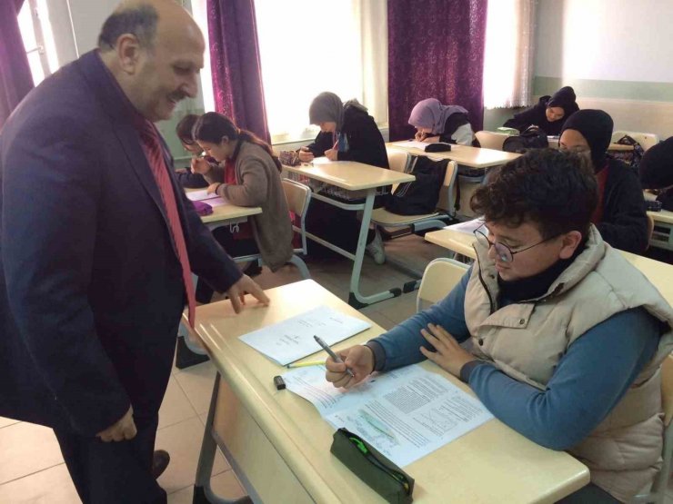 Bolvadin’de LGS deneme sınavı yapıldı