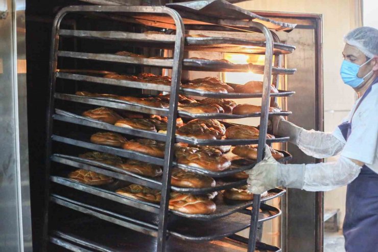 Aydın Büyükşehir’in halk ekmek satış noktalarına vatandaşlardan yoğun talep