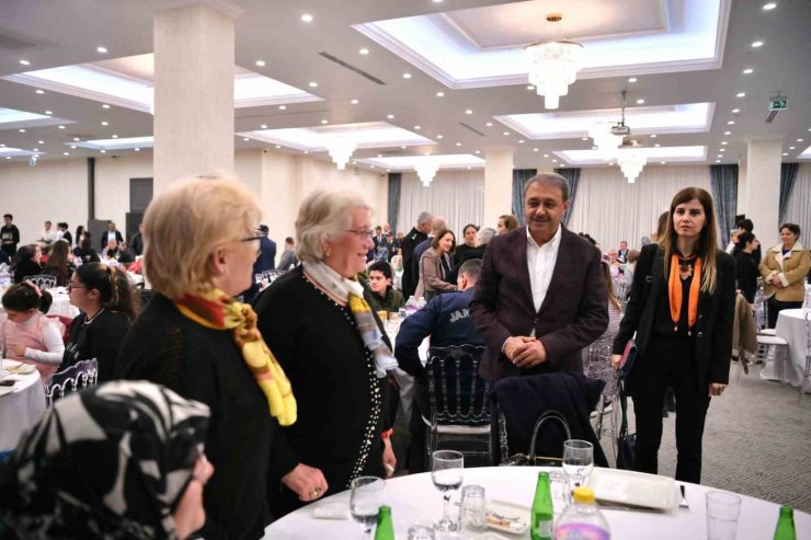 Vali Şıldak Ayvalık’ta iftar yemeğine katıldı