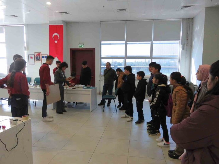 Depremzede çocuklara bilim turu