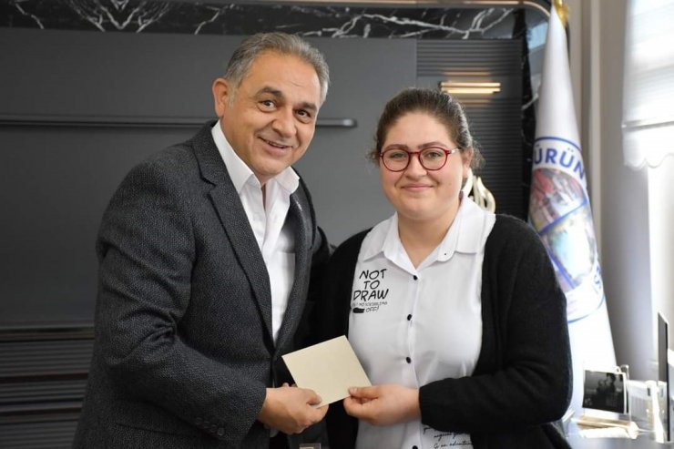 Başkan Çiftçi’den ‘Ağladım’ şiirine ödül