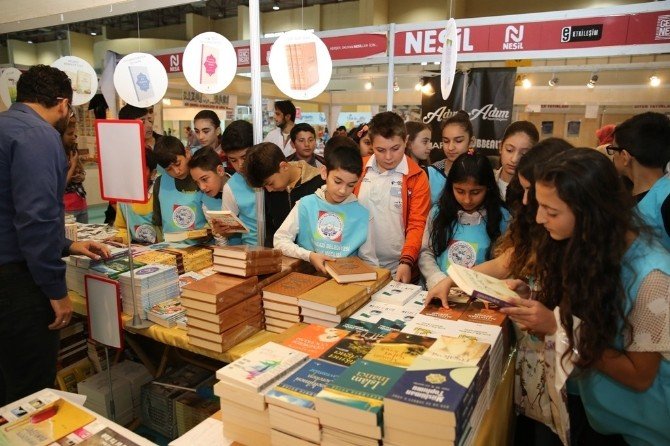 Melikgazi Belediyesi Çocuk Meclisi Üyeleri Kitap Fuarında