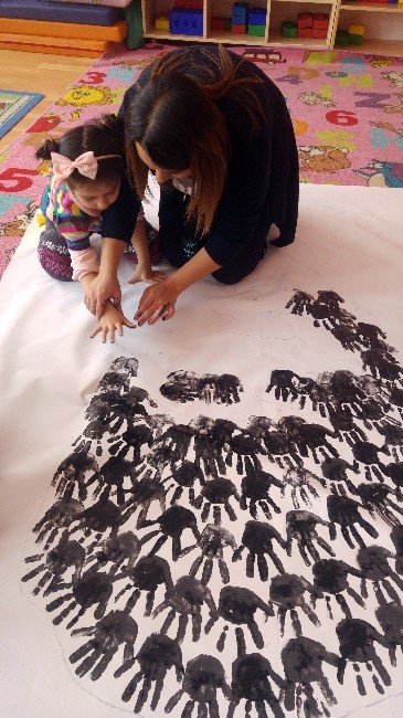 El izleriyle, Atatürk portresi yaptılar