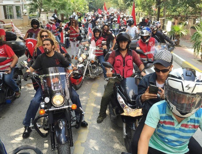 Bin 400 motosikletle 30 Ağustos Zafer Bayramı korteji