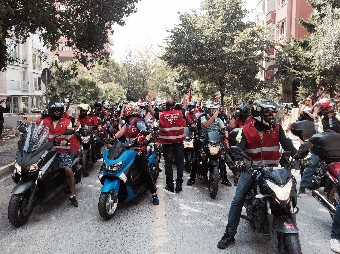 Bin 400 motosikletle 30 Ağustos Zafer Bayramı korteji