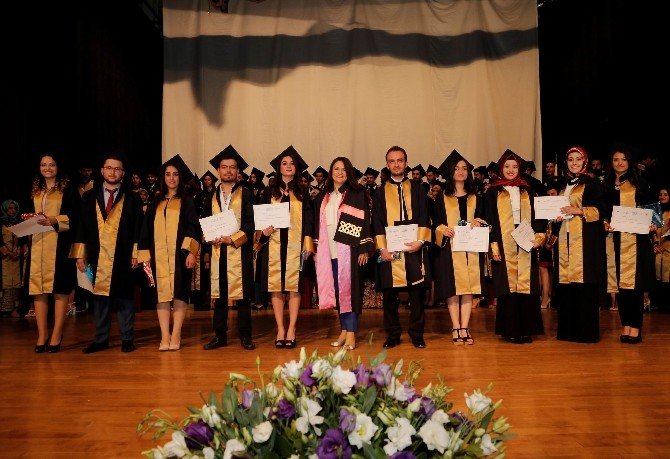 ERÜ Halil Bayraktar Sağlık Hizmetleri MYO’nda Mezuniyet Coşkusu