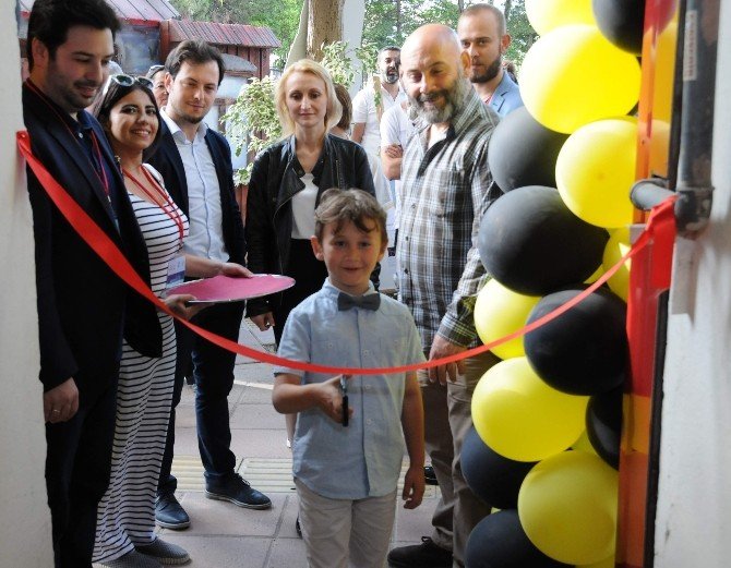 Türkiye’nin En Genç Sürrealist Sanatçısı Eskişehir’de Yetişiyor