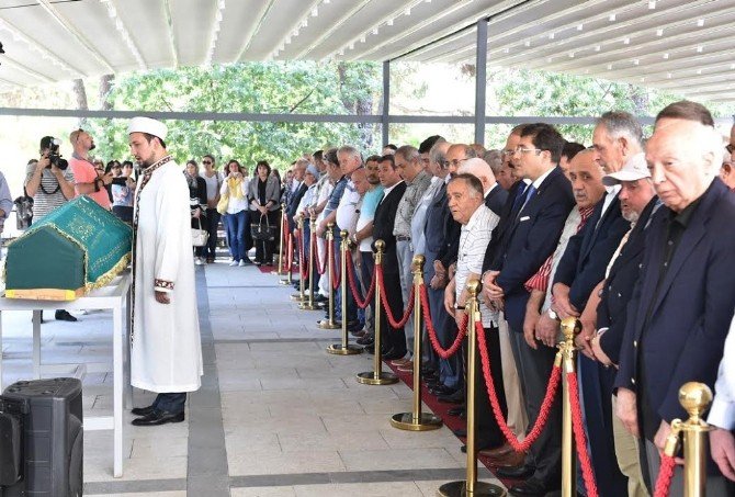 Hakkı Devrim Son Yolculuğuna Uğurlandı