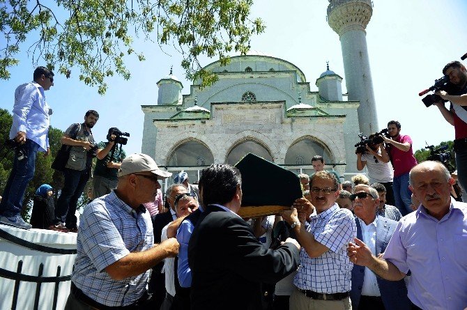 Hakkı Devrim Son Yolculuğuna Uğurlandı
