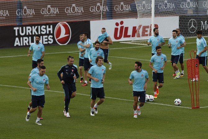 A Milli Futbol Takımı’nın Karadağ Hazırlıkları Sürüyor