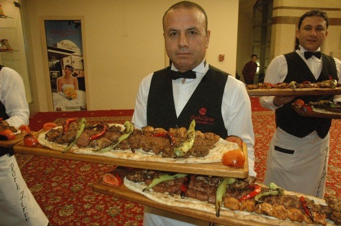 Bakan Çelik’ten Avrupa Birliği büyükelçilerine Adana kebabı