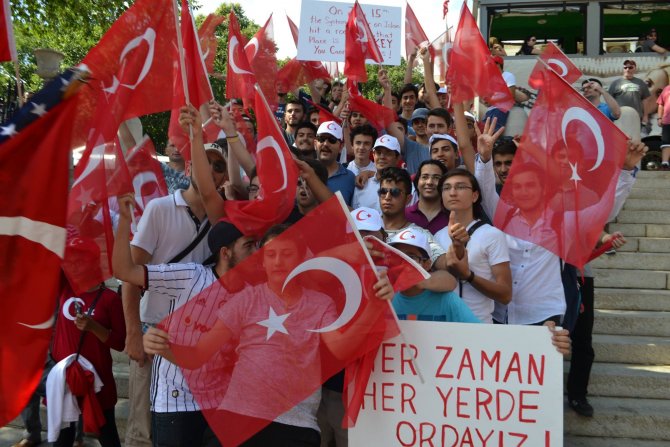 ABD'deki Türklerden 'darbeye hayır! demokrasiye evet' mitingi