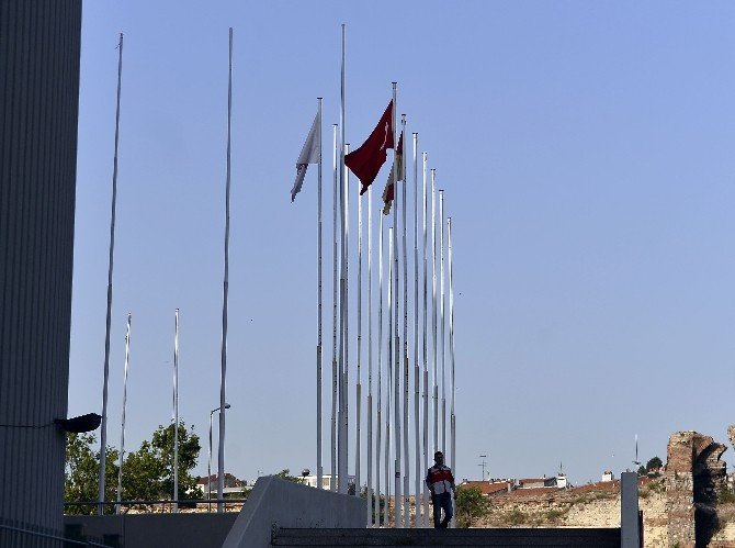 Abdi İpekçi’de Fener Bayrağı Asılmadı