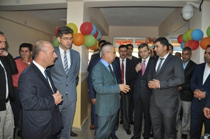 Ahmet Yesevi İmam Hatip Ortaokulu Törenle Açıldı