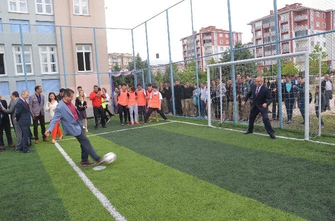 Çorlu Anadolu Lisesi Halı Sahası Törenle Açıldı