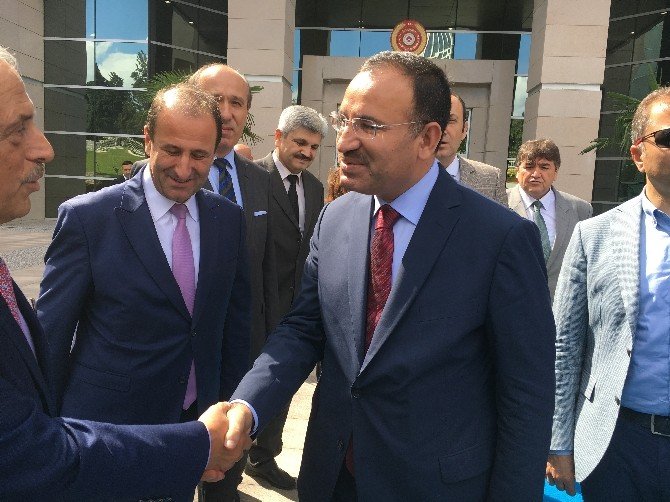 Adalet Bakanı Bekir Bozdağ, İstanbul Adliyesi’nden ayrıldı