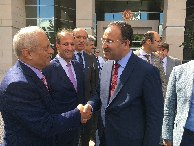 Adalet Bakanı Bekir Bozdağ, İstanbul Adliyesi’nden ayrıldı