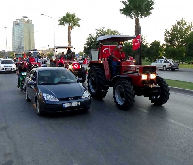 Çiftçilerden darbe girişimine traktör ile tepki
