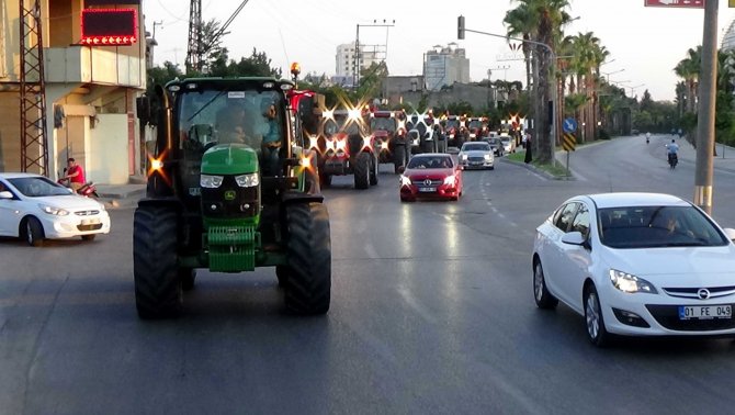 Çiftçilerden darbe girişimine traktör ile tepki