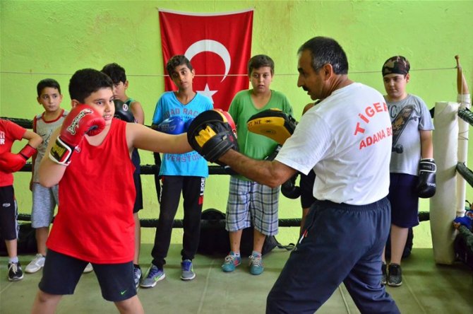 Adana’da boks kursuna büyük ilgi