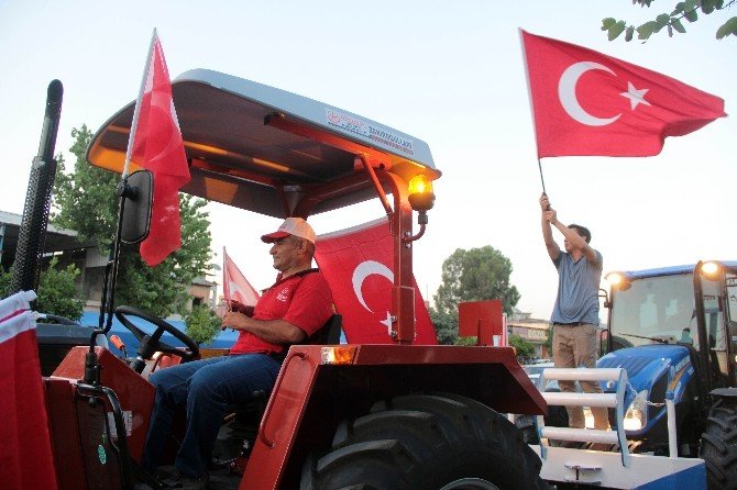 Çiftçilerden demokrasi nöbetine ‘traktörlü’ destek