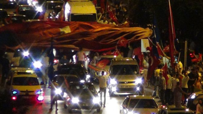 Adana'da demokrasi nöbeti