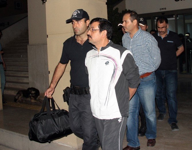 Adana’da 14 polis FETÖ’den tutuklandı