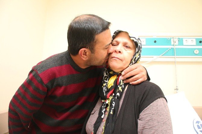 Böbreğini gözünü kırpmadan oğluna bağışladı