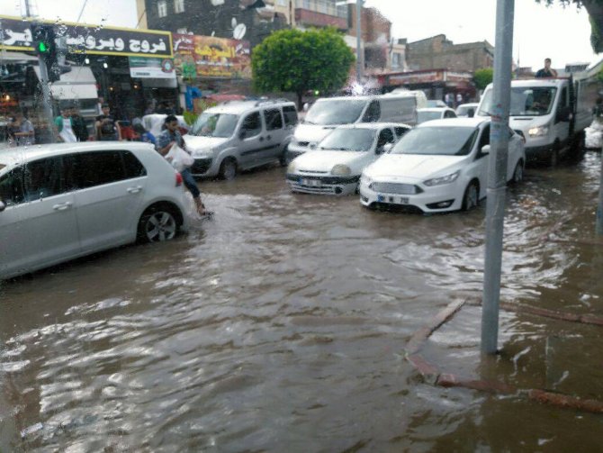 Adana'da yağmur etkili oldu
