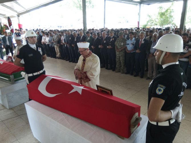 Şehit Polis Yılmaz Bozkurt son yolculuğuna uğurlandı