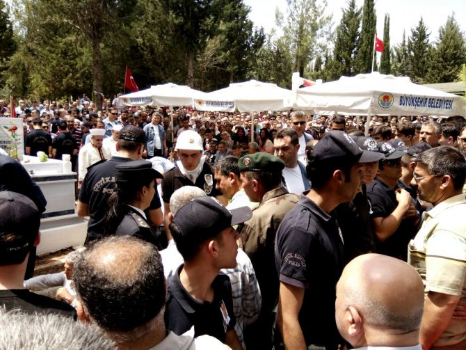 Şehit Polis Yılmaz Bozkurt son yolculuğuna uğurlandı