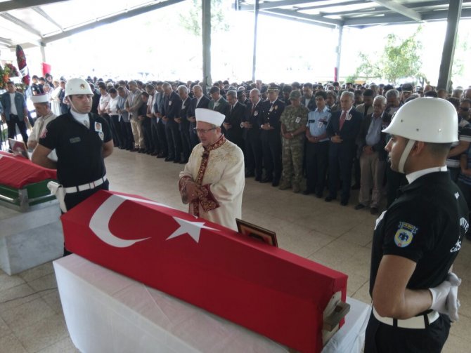Şehit Polis Yılmaz Bozkurt son yolculuğuna uğurlandı