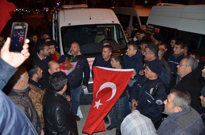 Adana’da minibüs ve dolmuş şoförlerinden "Polisimin yanındayım” kampanyasına destek