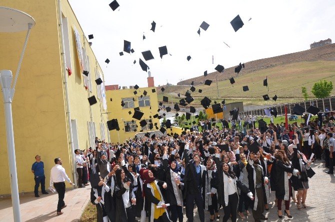 Adıyaman Üniversitesi Kahta MYO 10. Yıl Mezunlarını Uğurladı