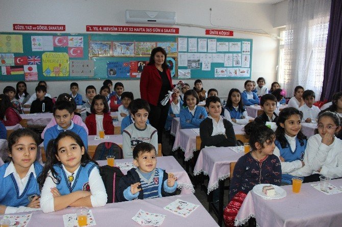 Öğrencilerden öğretmenlerine öğretmenler günü sürprizi