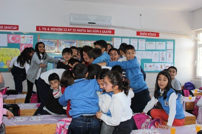 Öğrencilerden öğretmenlerine öğretmenler günü sürprizi