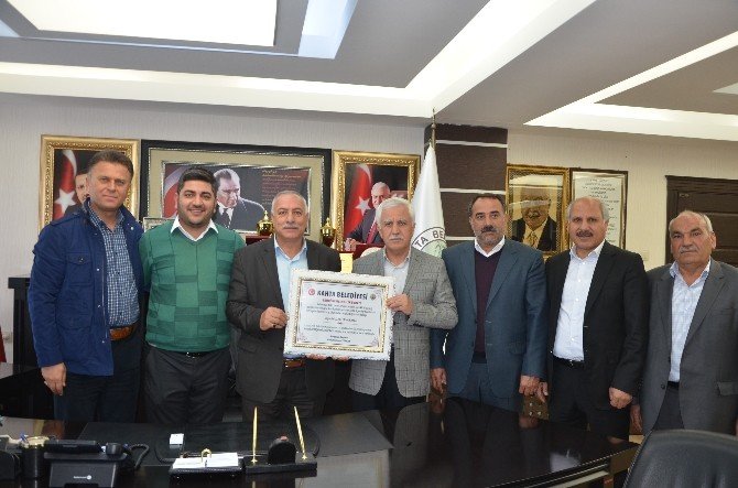 İş Adamı Muzaffer Alkan’a fahri hemşehrilik beraatı