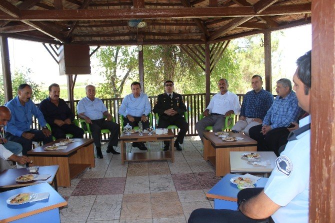 Samsat Kaymakamı Atak şehit aileleri ile bayramlaştı