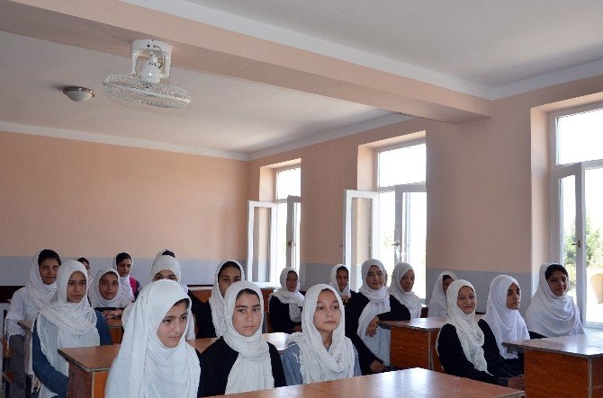 Afganistan Mezar-ı Şerif Kari Fadullah Kız Lisesi TİKA tarafından yenilendi