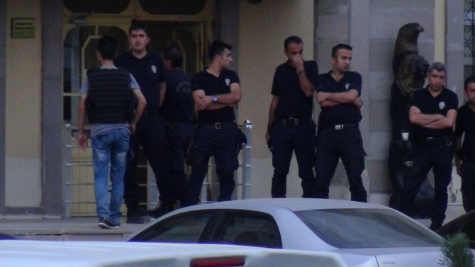Doğubayazıt'ta 4 polis tutuklandı