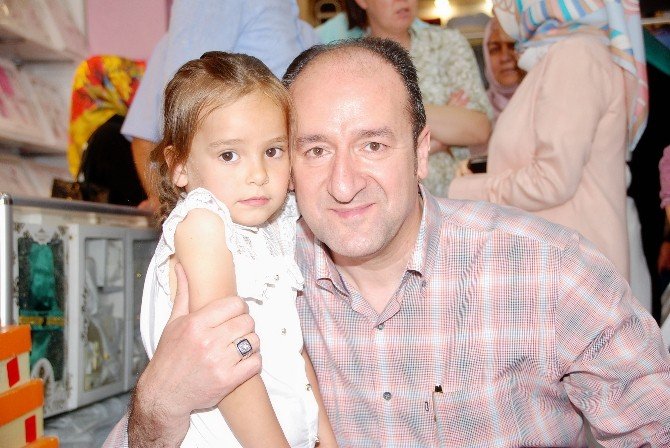 AK Parti’den Çocuklara Kıyafet Yardımı