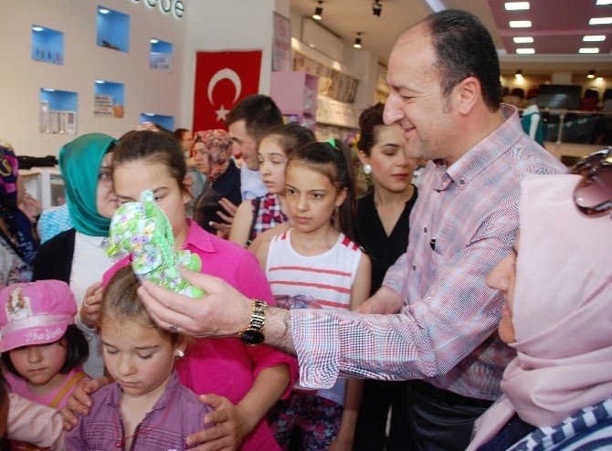 AK Parti’den Çocuklara Kıyafet Yardımı